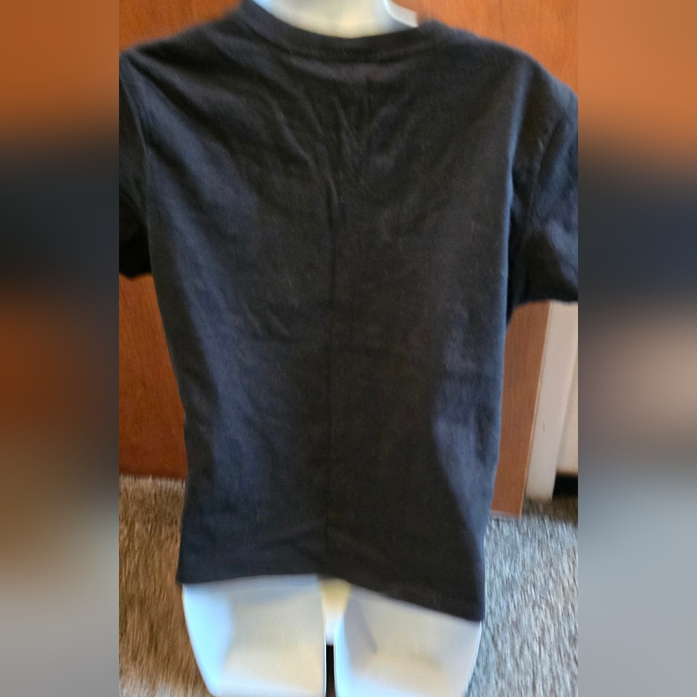 Halloween Store Black T-Shirt with Heart Skull & Cross Bones NEW No Tags SzL - Picture 4 of 6